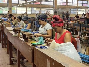 Tobacco workers in Guantanamo