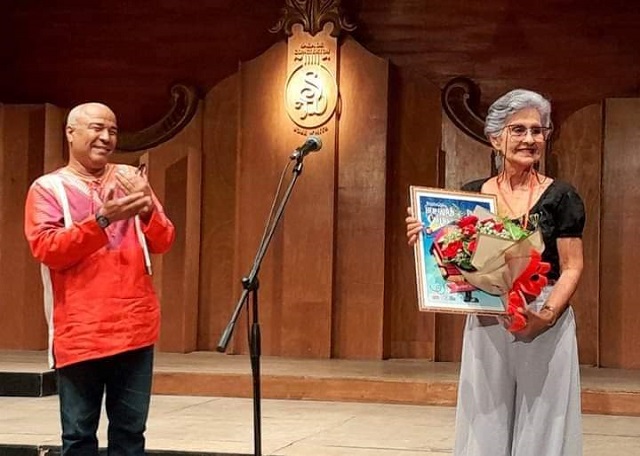 Guantanamo performing arts teacher received the Hermanos Camejo and Pepe Carril Honorary Award