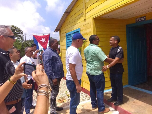 12 houses delivered in the new community of 19 de Mayo, Los Llanos in Maisí