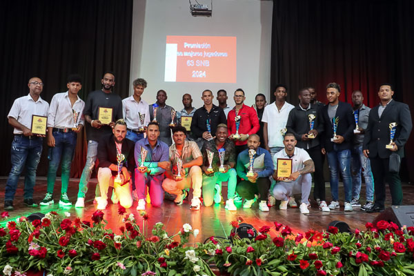 Best players of the 63rd National Baseball Series receive awards