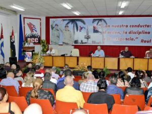 Presidente de Cuba continúa evaluación de medidas económicas