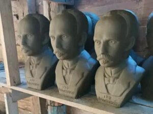 Artesanos de Baracoa crean bustos en homenaje a José Martí