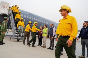 Arriban a Chile brigadas contra incendios de México y Colombia 