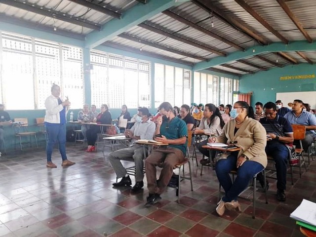 Contribuyen guantanameros con programa de alfabetización en Honduras 