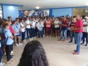 Candidatos al Parlamento en recorrido por Guantánamo. Foto Venceremos