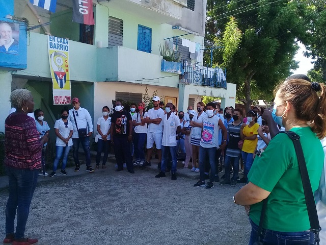 Apoyan estudiantes de Medicina trabajo comunitario en barrios de Guantánamo