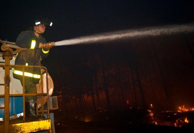 Fuerte batalla en Pinares de Mayarí para contener el incendio forestal 