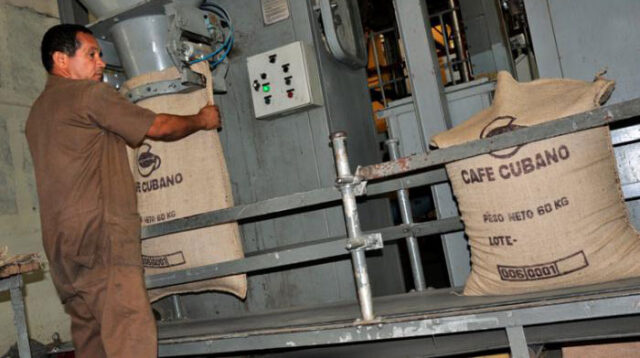 Entrevista al Gobernador Emilio Matos Mosqueda sobre las prioridades de trabajo en Guantánamo. Foto: Venceremos