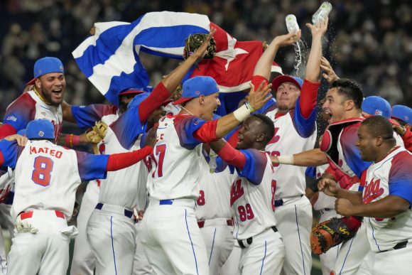 Pantallas gigantes en Guantánamo para ver al equipo Cuba en la semifinal del Clásico Mundial de Beisbol
