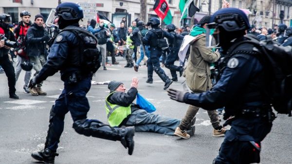 Senado de Francia aprueba reforma de pensiones