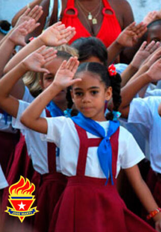 Jóvenes y niños guantanameros de fiesta