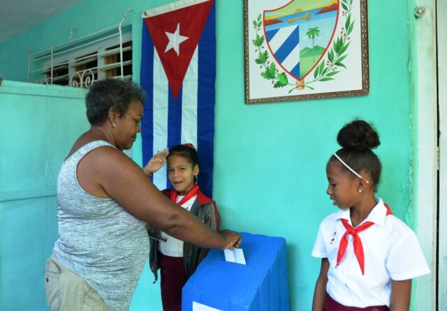 Nicolás Maduro felicita a pueblo de Cuba por jornada electoral