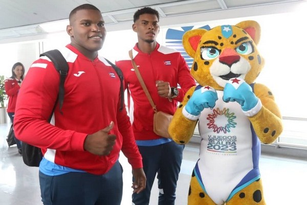 Cubanos llegan a la fiesta de los Juegos del Alba