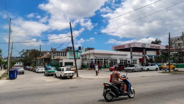 Ministro cubano: "No vamos a tocar cero con los combustibles"