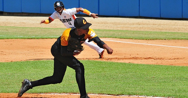 Dos guantanameros en equipo Cuba de béisbol a Juegos del ALBA