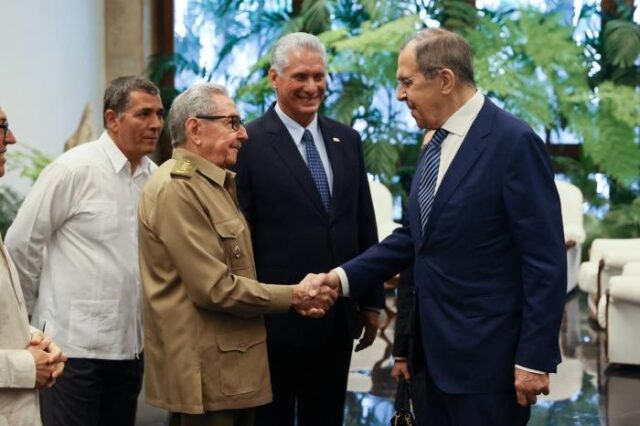 Raúl y Díaz-Canel recibieron al Ministro de Asuntos Exteriores de Rusia
