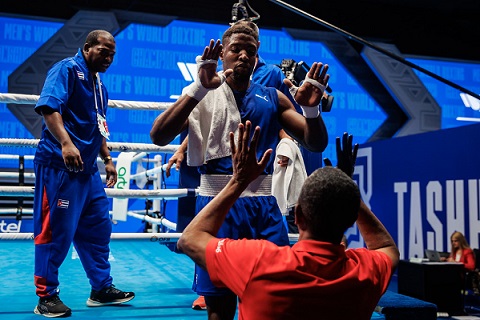Cubanos aceptan reto en Mundial de Boxeo