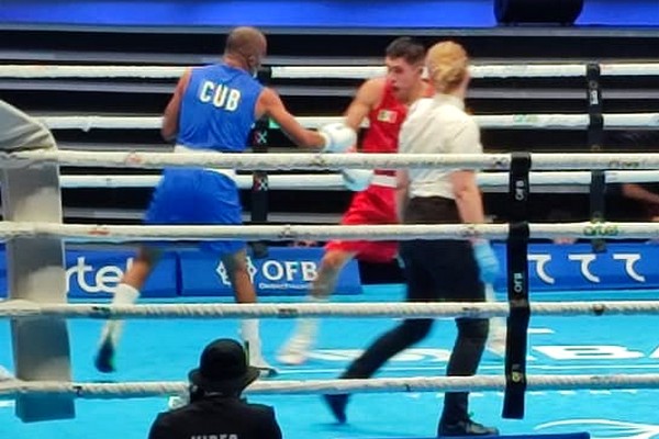 Lázaro Álvarez ya “marcó” en el Mundial de Boxeo