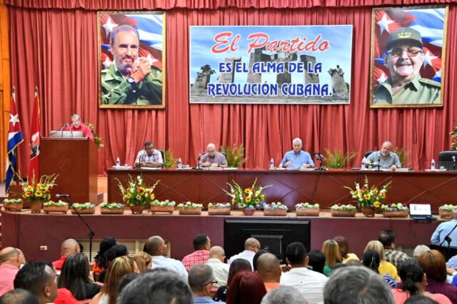 Preside Díaz-Canel reunión de chequeo en Guantánamo