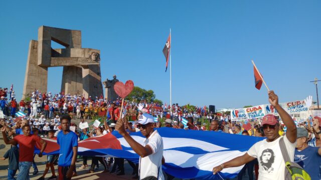 Retumbó la Patria en la plaza guantanamera