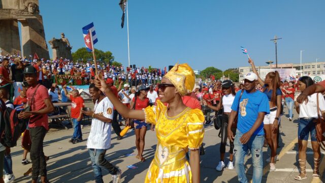 Retumbó la Patria en la plaza guantanamera