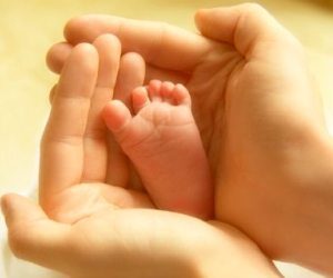 Mamá, puerta abierta de par en par donde florece amor