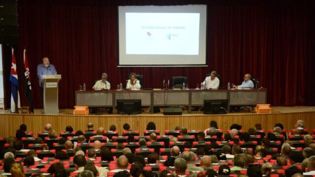 Discuten prioridades de trabajo en el sector educativo para 2023