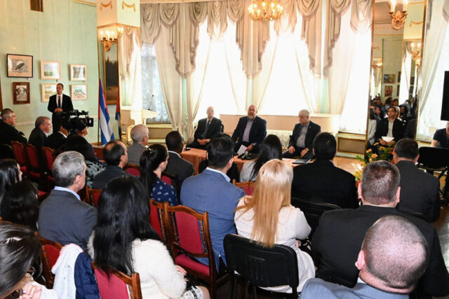 Prosigue en Moscú programa de trabajo de delegación cubana 