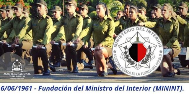 Ministerio del Interior, escudo y leyenda del pueblo uniformado