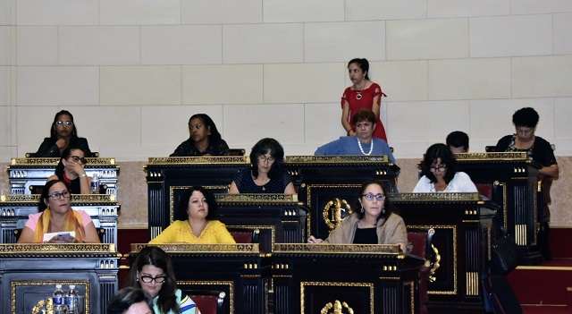 Destacan presencia femenina en el Parlamento cubano