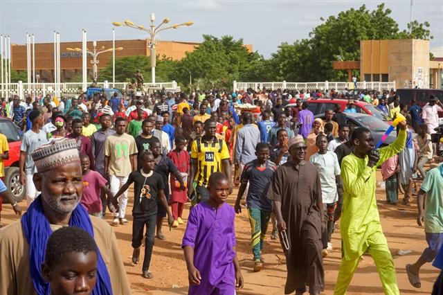 Mediadores africanos buscan solventar crisis en Níger