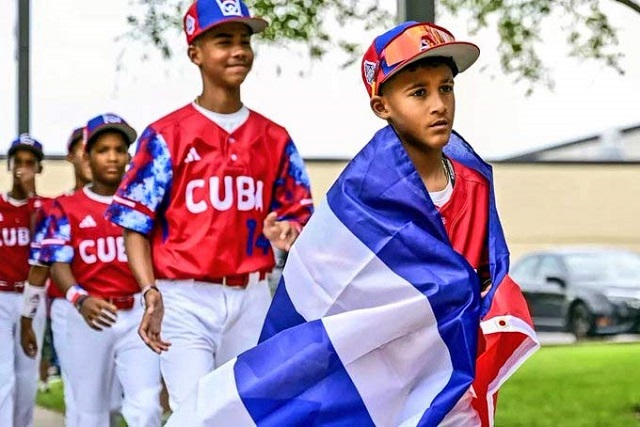 Celebra Díaz-Canel debut de Cuba en liga de béisbol infantil en EEUU