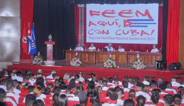 Díaz-Canel: «Los jóvenes cubanos están en el bando de los que aman y fundan»