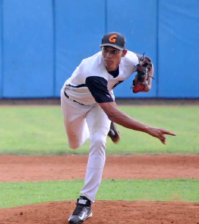 Receptor guantanamero Yeudis Reyes integra equipo Cuba a Copa del Caribe