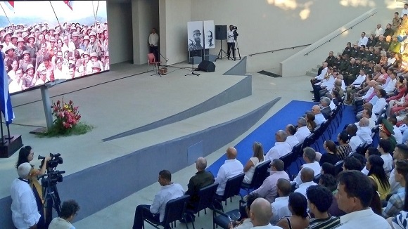 Realizan gala por el aniversario 50 de Fidel en Vietnam