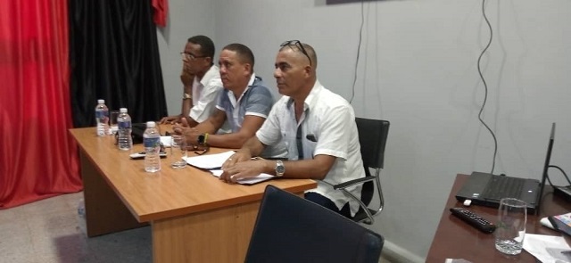 Debaten sobre quehacer de artesanos artistas en Guantánamo