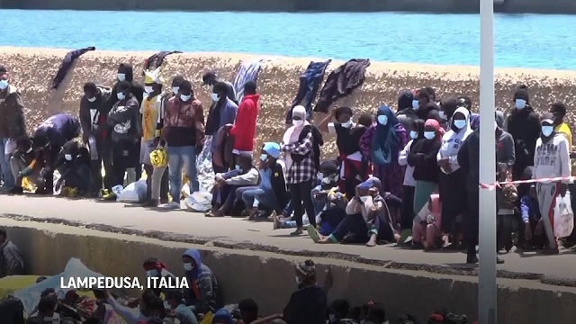 Desembarcan más de dos mil migrantes en isla italiana de Lampedusa