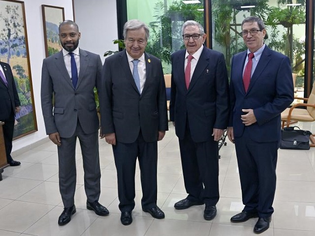 Sostiene el General de Ejército Raúl Castro Ruz cordiales encuentros en el marco de la Cumbre del G77 y China