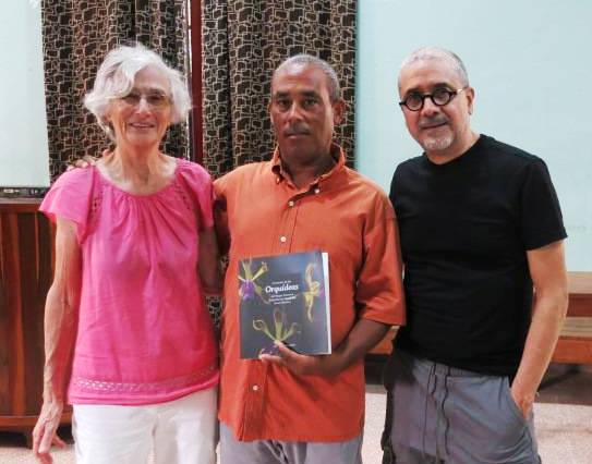 Presentan en Baracoa libro sobre inventario de orquídeas en importante área protegida de Cuba