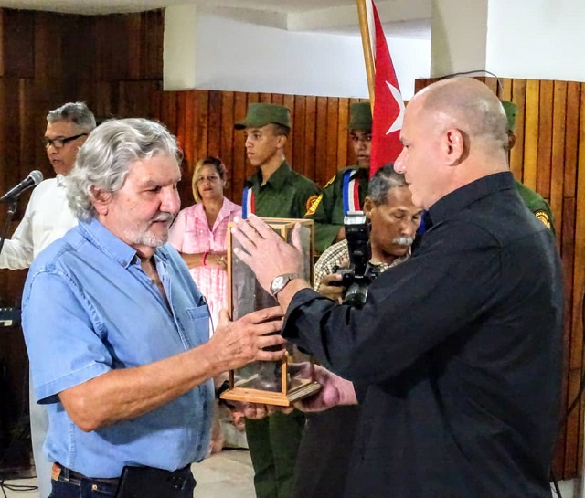 Confieren al escultor José Villa Soberón, símbolo de la provincia de Guantánamo El Cemí 