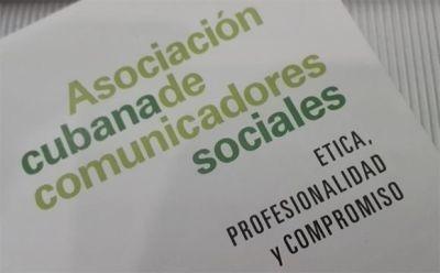 La comunicación es una herramienta imprescindible, no un apoyo