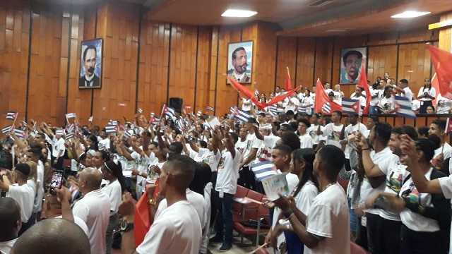 Jóvenes guantanameros reafirman lealtad a la Patria