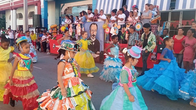 Martí entre los niños guantanameros 