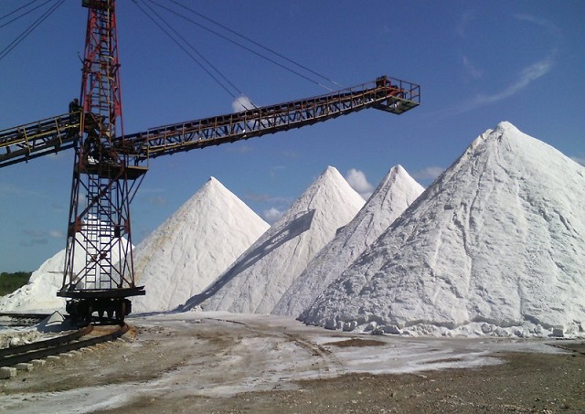 Salineros guantanameros por incrementar sus producciones 