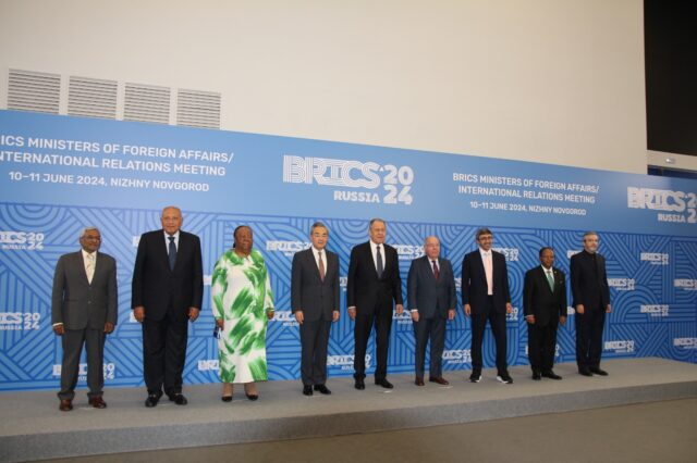 Brics por el camino del orden mundial multipolar, afirma canciller de Rusia