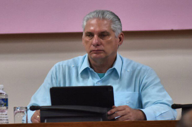 Miguel Díaz-Canel Bermúdez, Primer Secretario del Comité Central del Partido Comunista de Cuba y Presidente de la República, asiste a los debates de la Comisión de Asuntos Económicos de la Asamblea Nacional del Poder Popular (ANPP).