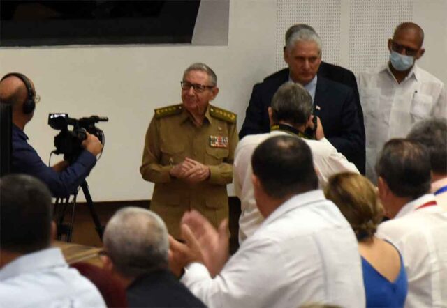 Asisten Raúl Castro y Díaz-Canel a sesiones del Parlamento de Cuba