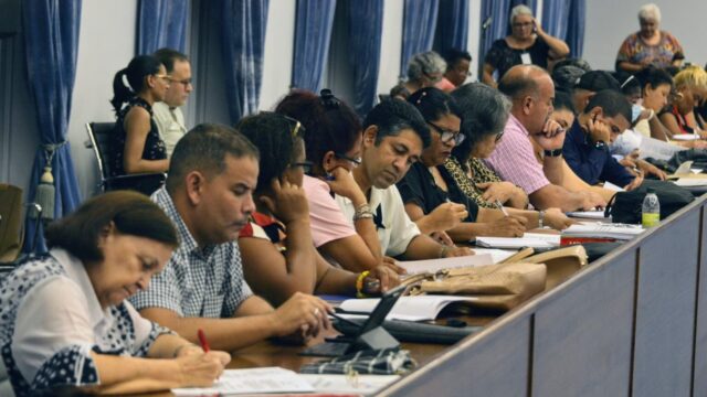 Encabeza Esteban Lazo debate de diputados cubanos sobre proyectos de leyes de Ciudadanía y Extranjería