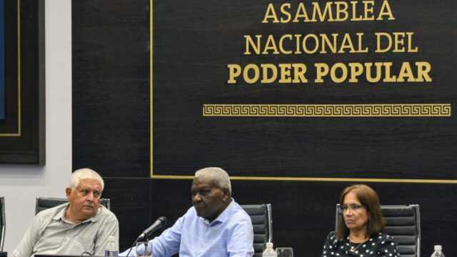 Encabeza Esteban Lazo debate de diputados cubanos sobre proyectos de leyes de Ciudadanía y Extranjería